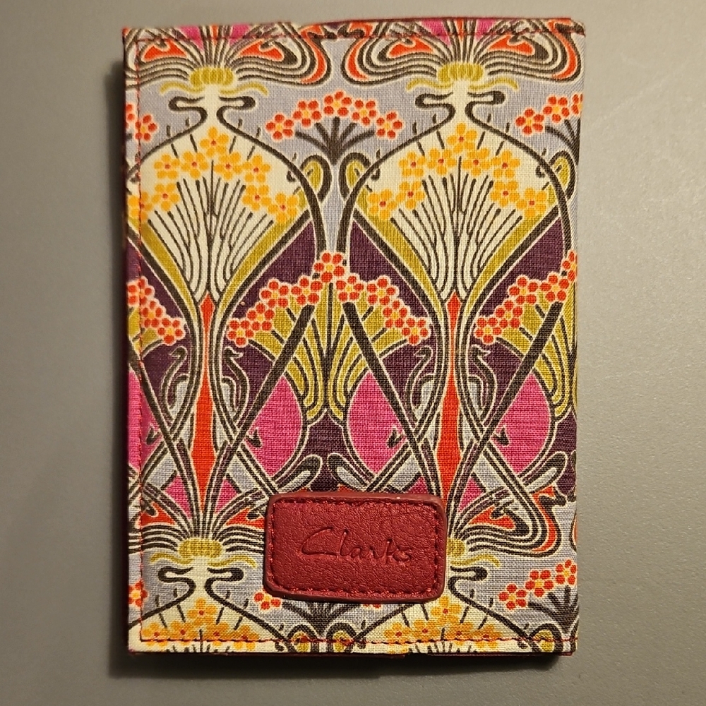 Clarks VINTAGE Multicolor Floral Fabric Passport Wallet